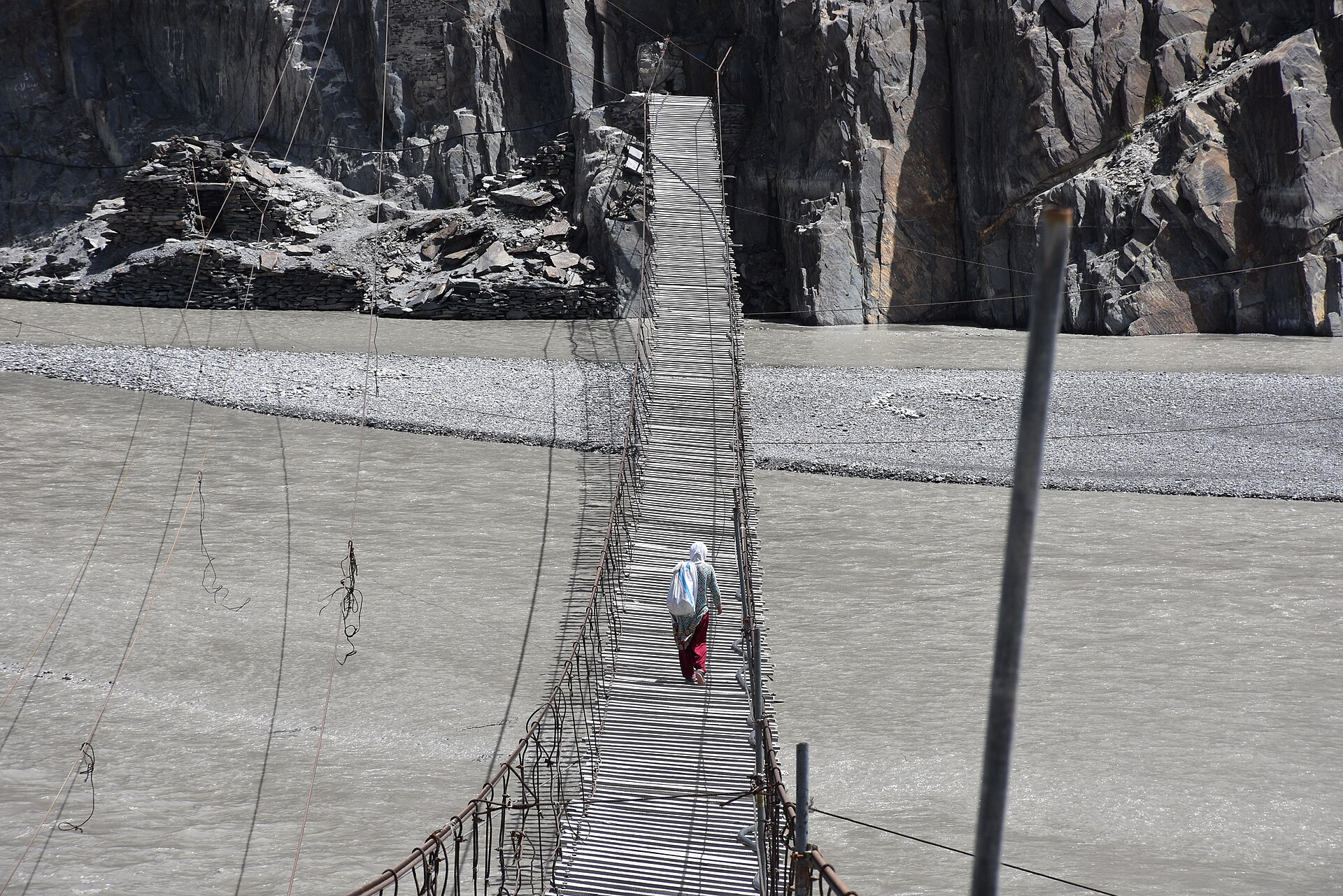 Walk the Hussaini bridge