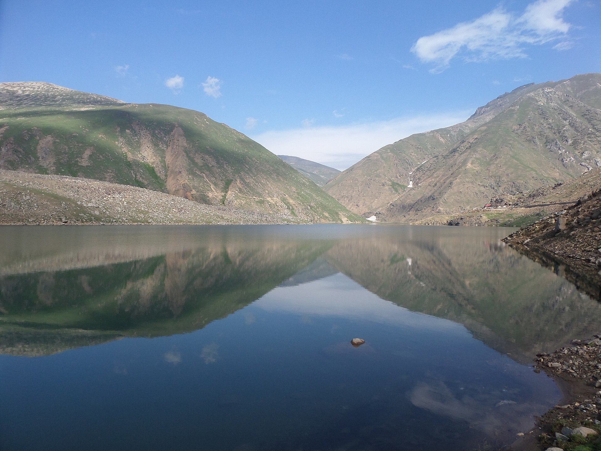 Lulusar Lake